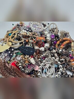 2.2 lbs Mixed Vintage Costume Jewelry Lot Craft Repair DIY Repurpose